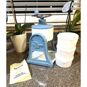 NEW The Pampered Chef Ice Shaver Snow Cones #2940 VTG With Original Box And Book